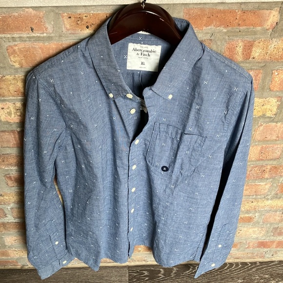 Abercrombie & Fitch - Picture 3 of 16